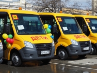 Николай Великдань вручил ключи от десяти новых школьных автобусов