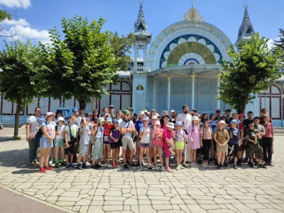 Любовь Хенкина организовала экскурсию по Пятигорску для детей из ЛНР и ДНР