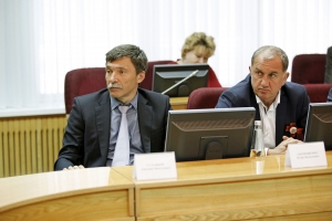 Депутаты краевой Думы приняли участие в обсуждении выполнения программы по благоустройству дворовых территорий и общественных пространств