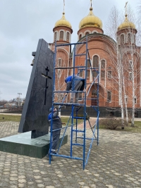 Александр Сидорков помог отремонтировать памятник в Изобильненском округе
