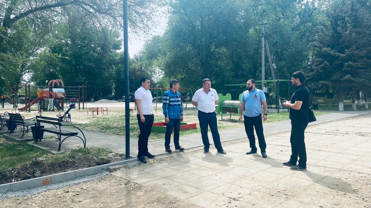 Заурбек Шерпеев ознакомился с ходом выполнения работ в парковой зоне села Каясула Нефтекумского муниципального округа