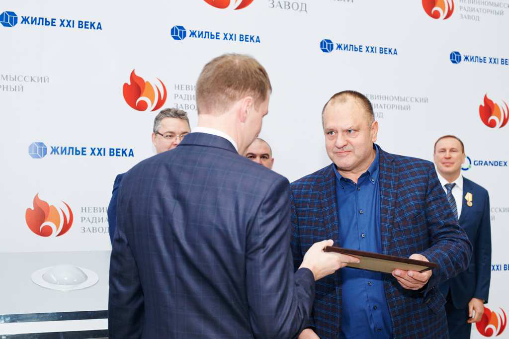 Потесним иностранных производителей!