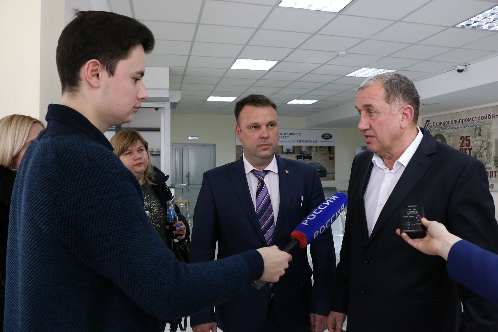 Депутаты ознакомились с работой аэропорта Ставрополя