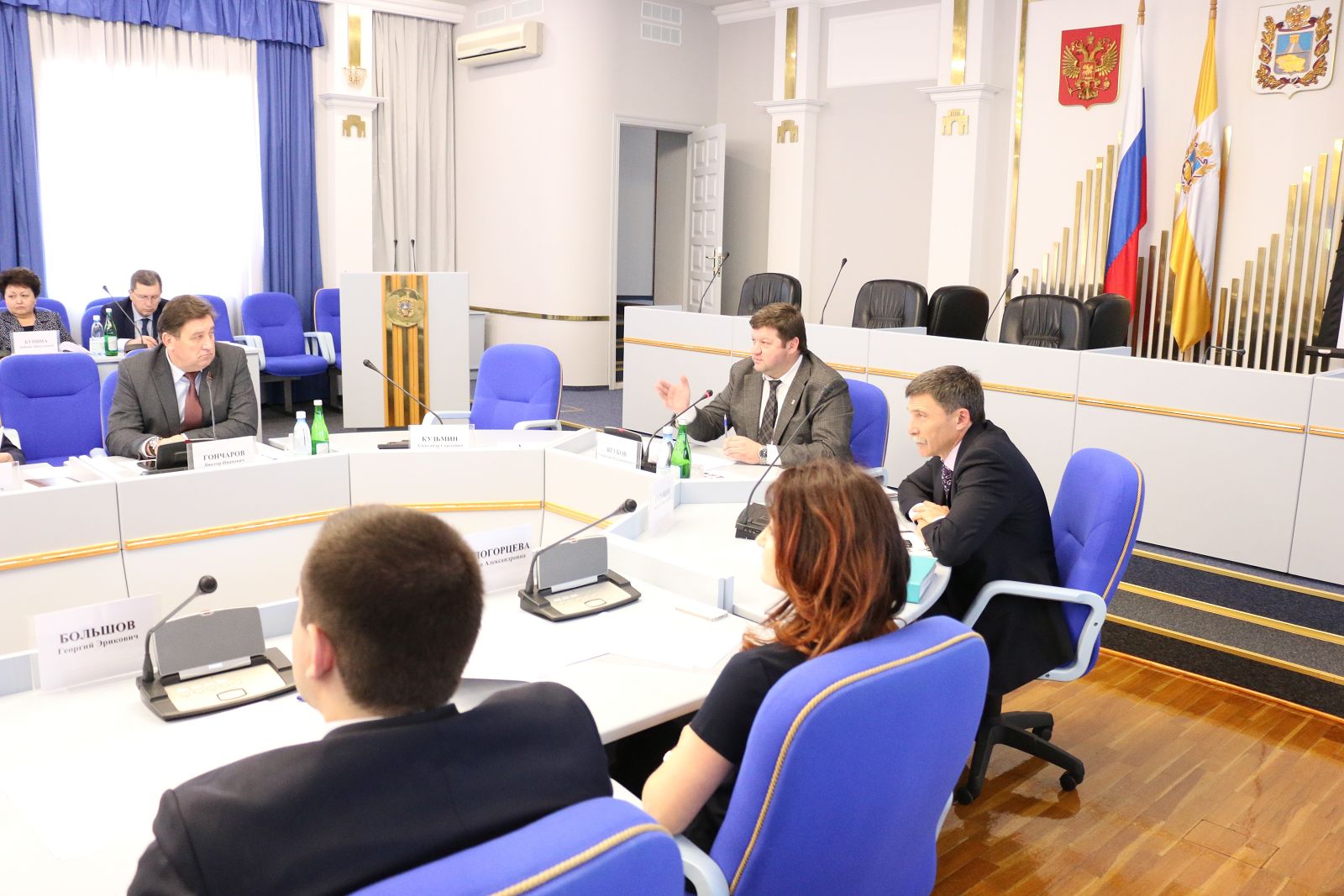 Совет непарламентских партий начал работу