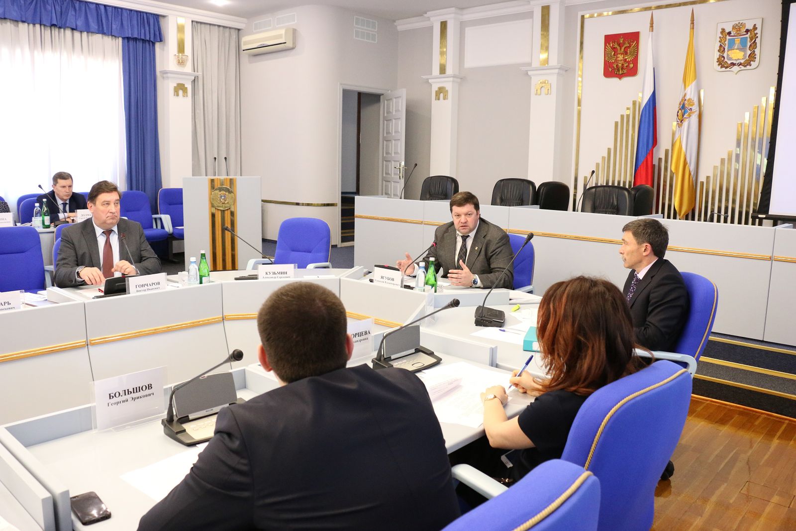 Совет непарламентских партий начал работу