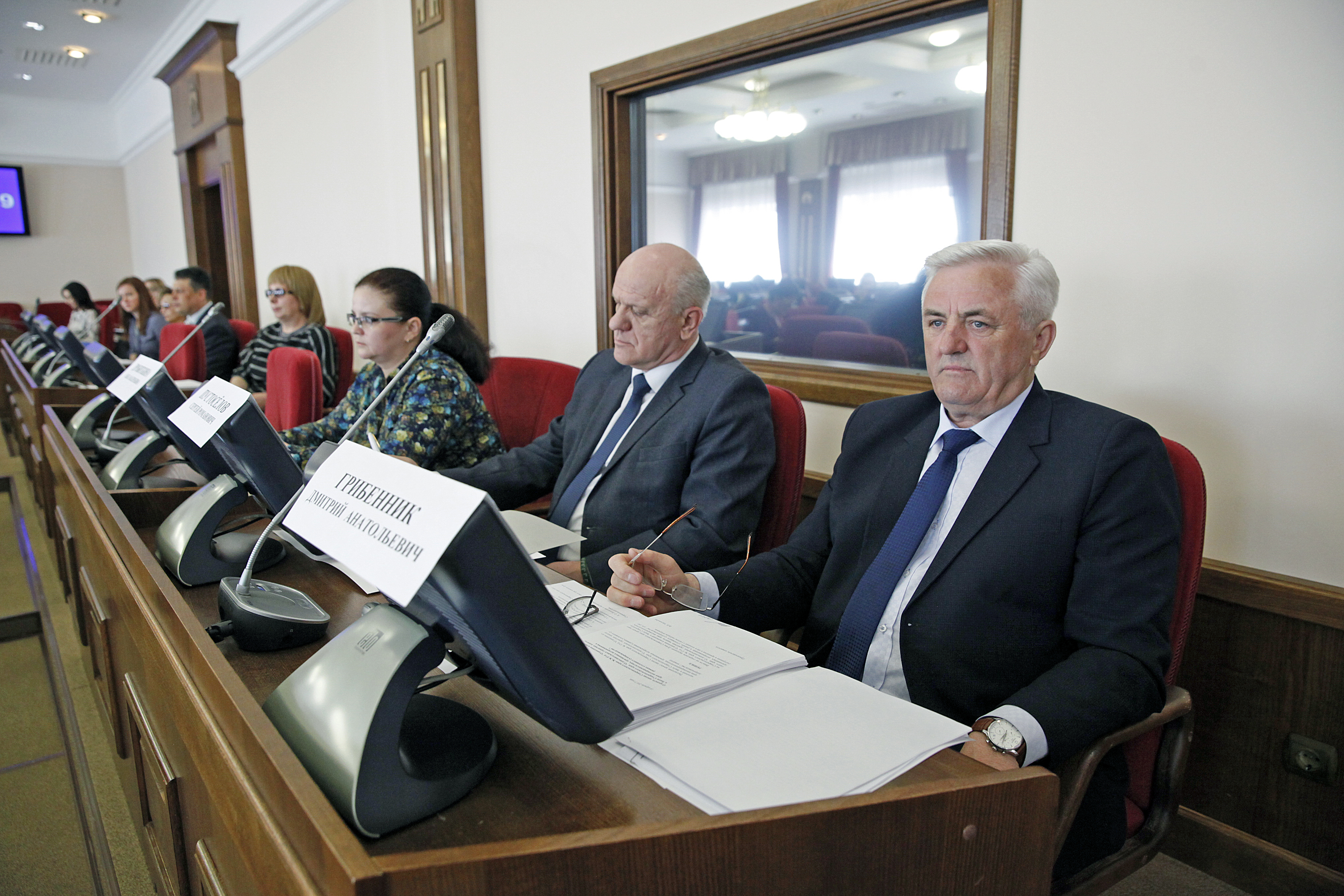 Проблему дефицита кадров в образовательных учреждениях края обсудили депутаты