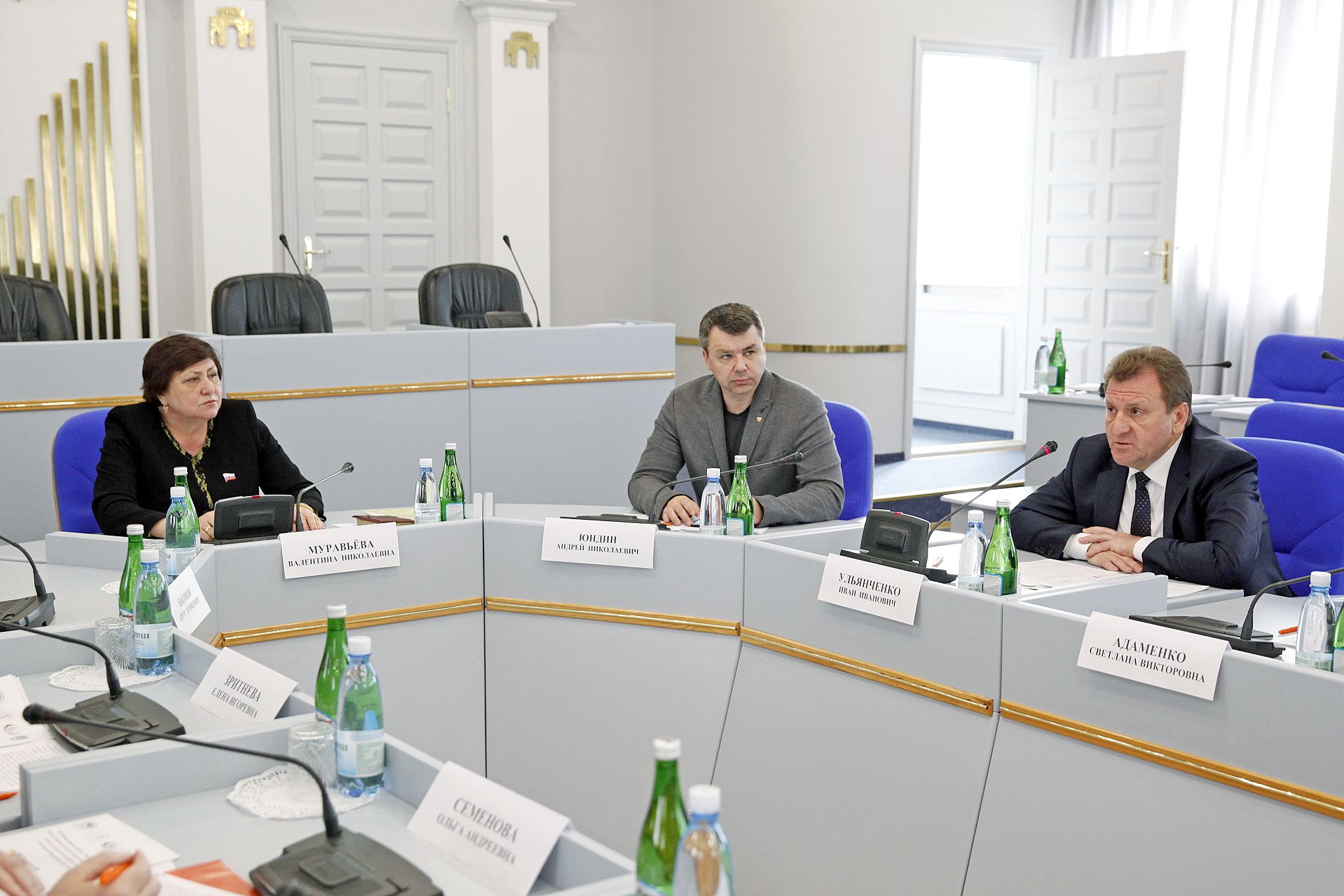 Проблемы семьи и трудового воспитания подрастающего поколения обсудили в Думе