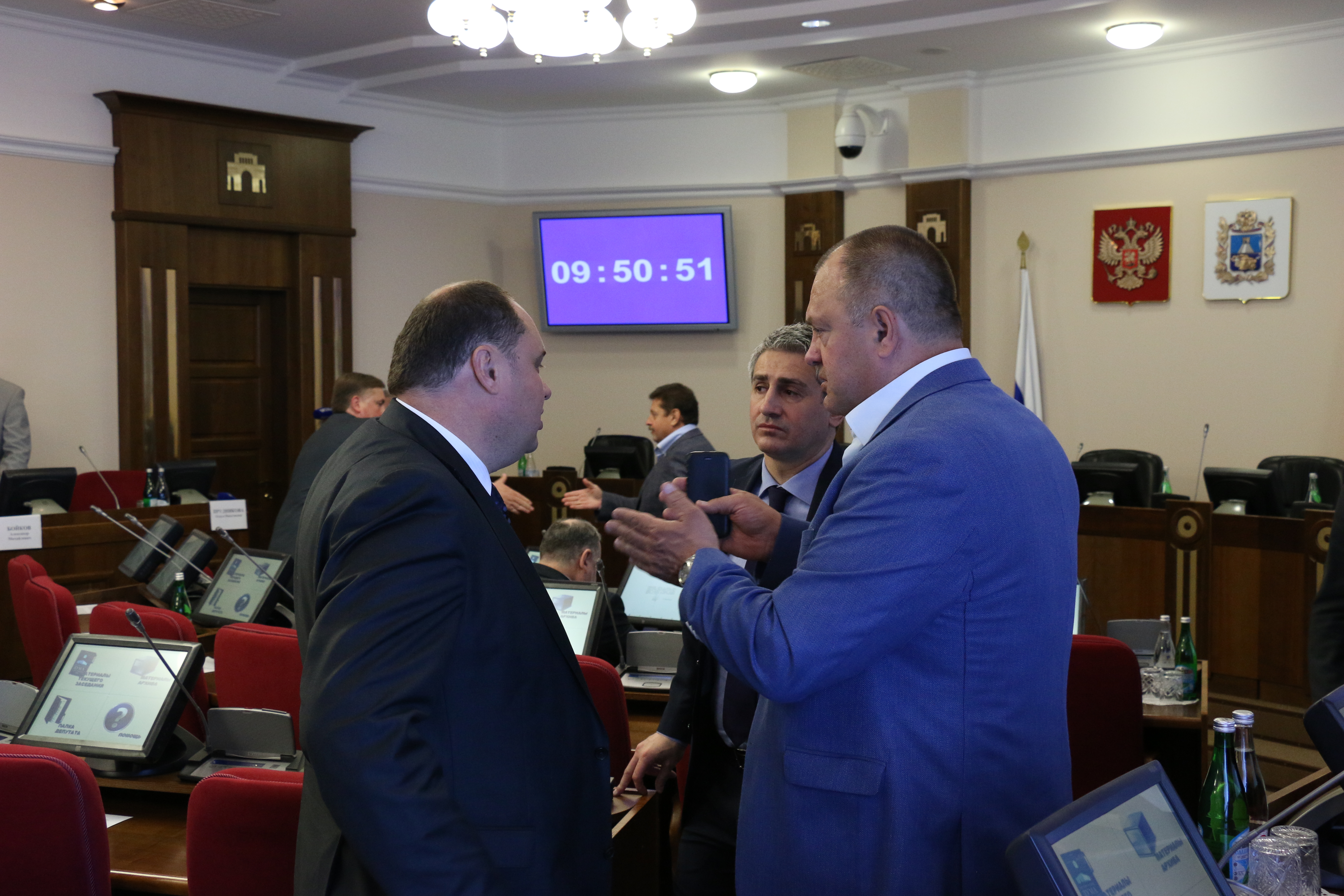 Поддержка от законодателей