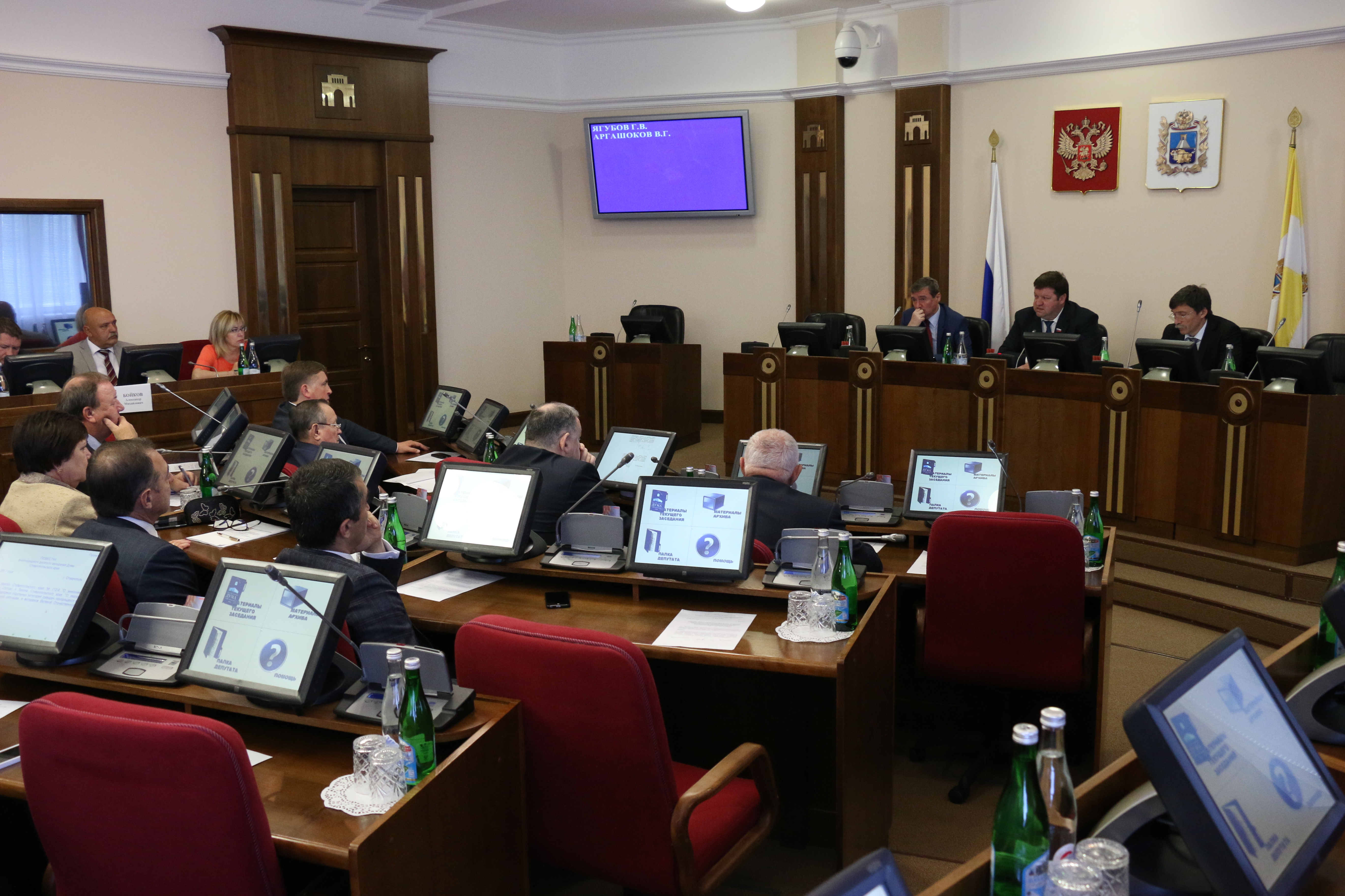 Поддержка от законодателей