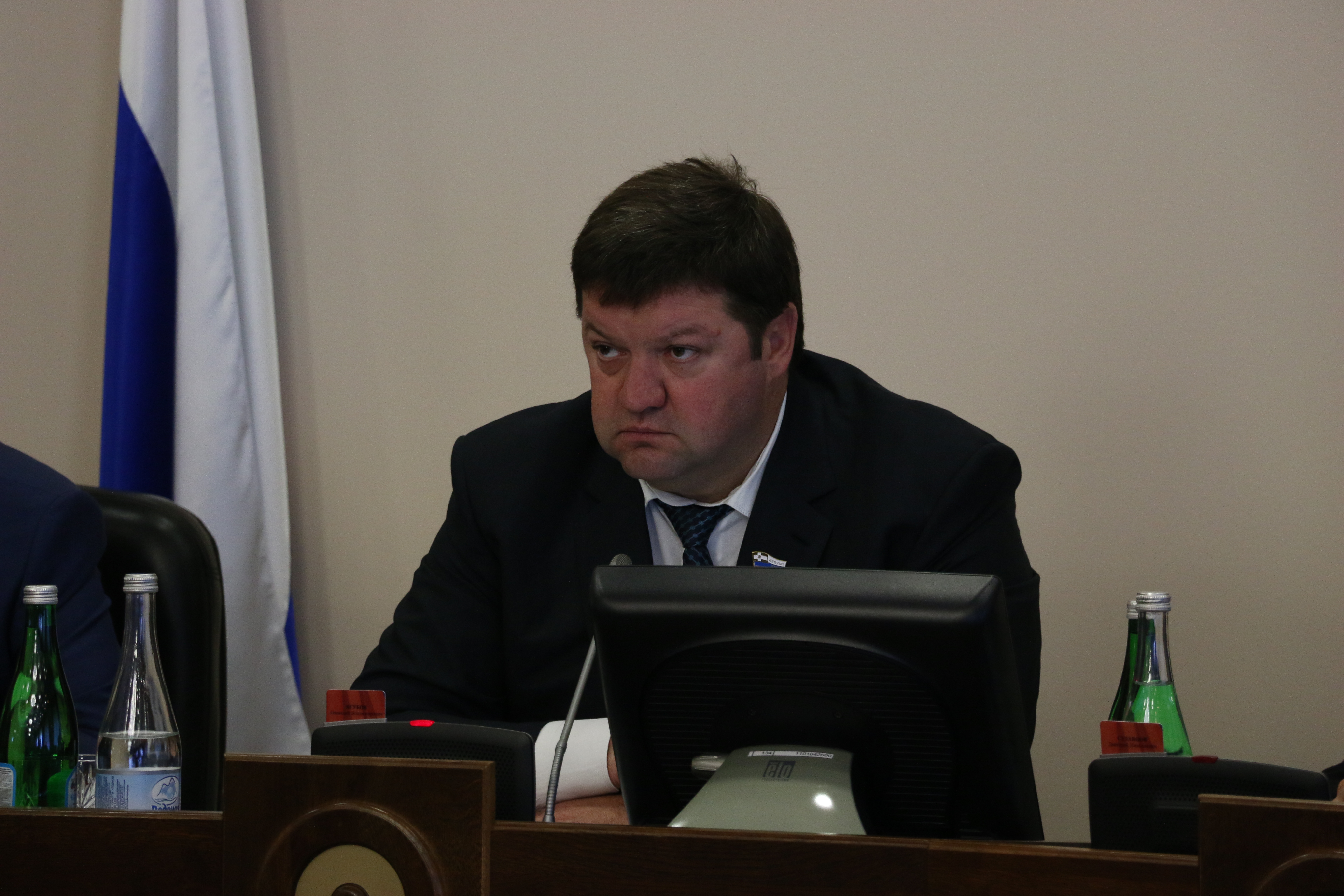 Поддержка от законодателей