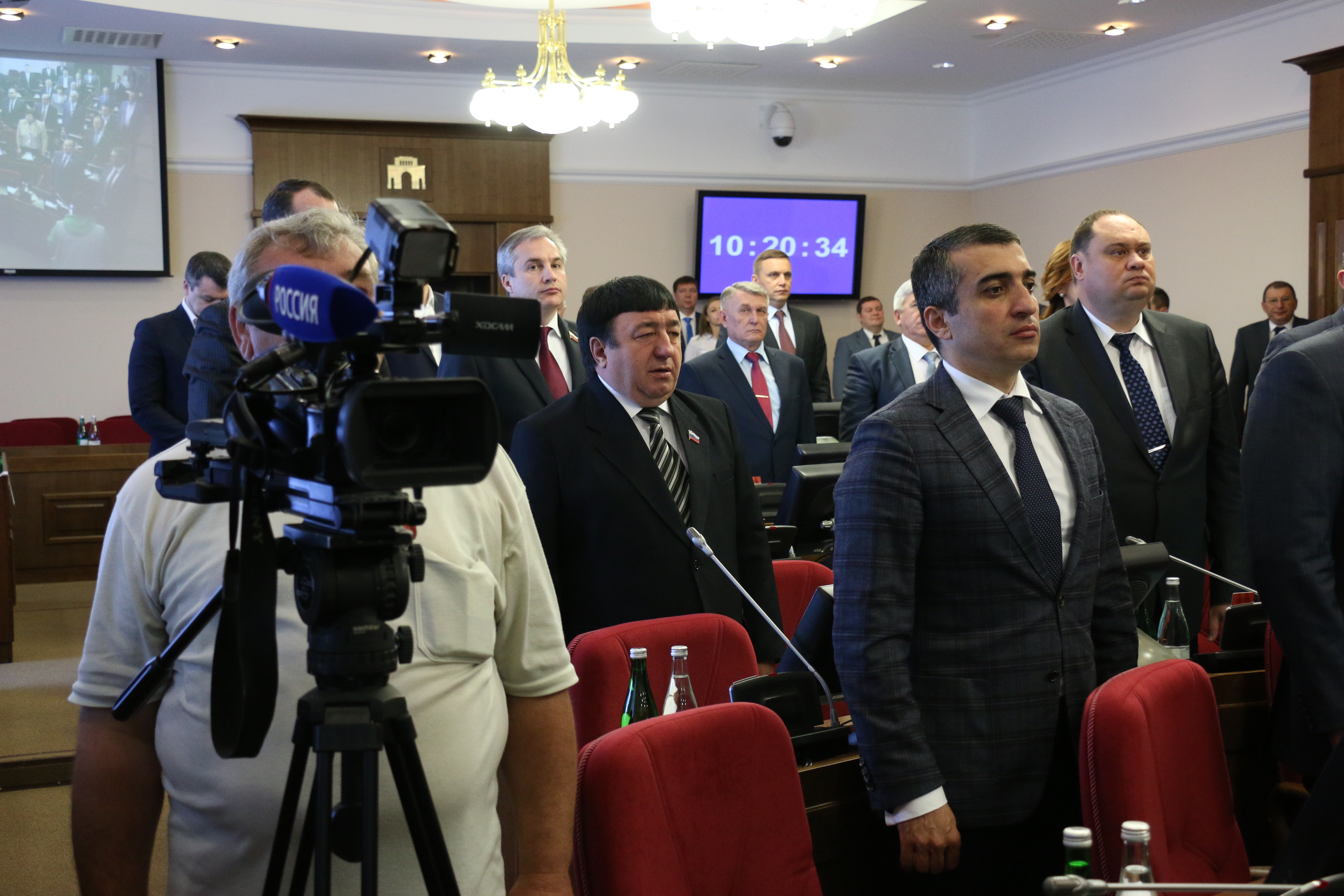 Поддержка от законодателей