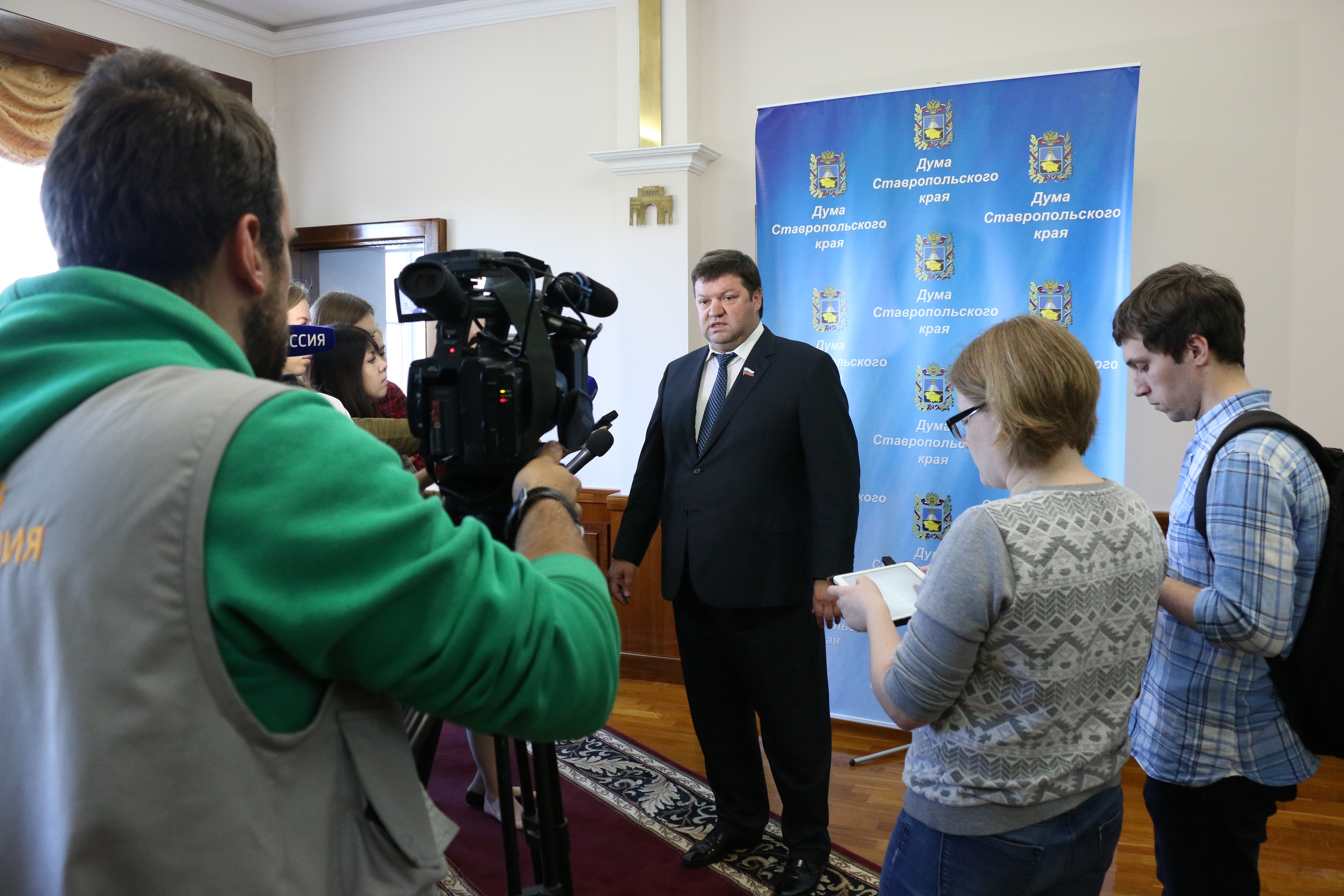 Поддержка от законодателей