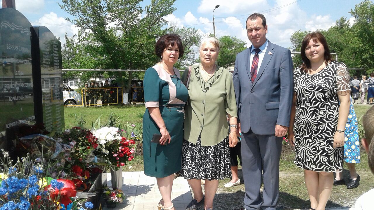 Памятник защитникам Родины открыт в поселке Каскадном Андроповского района