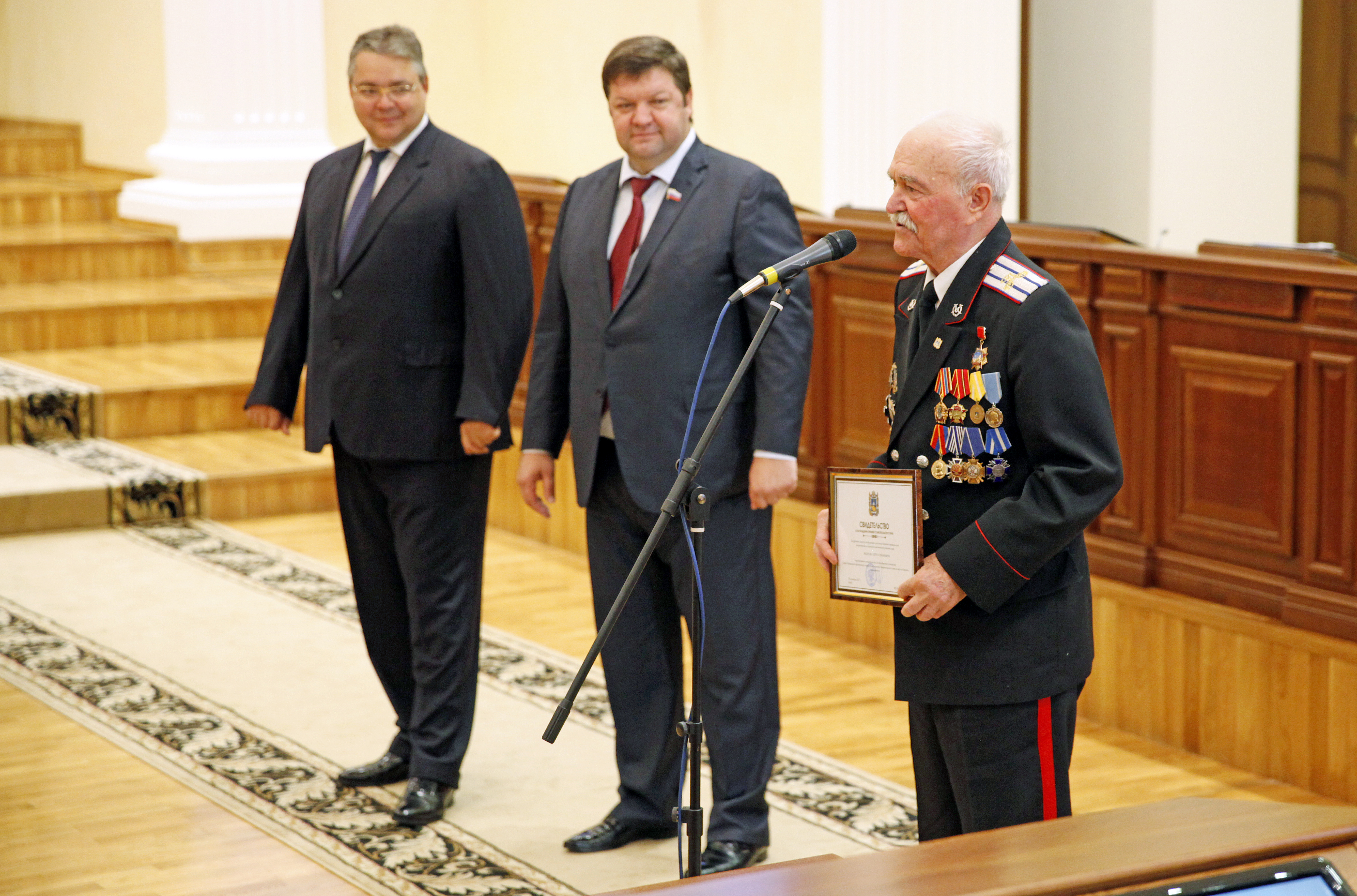 Награды нашли героев