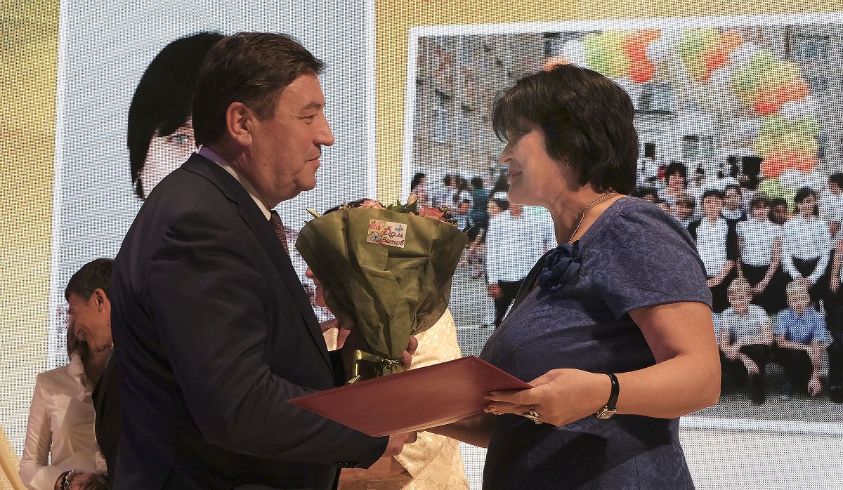 Учителя принимали поздравления