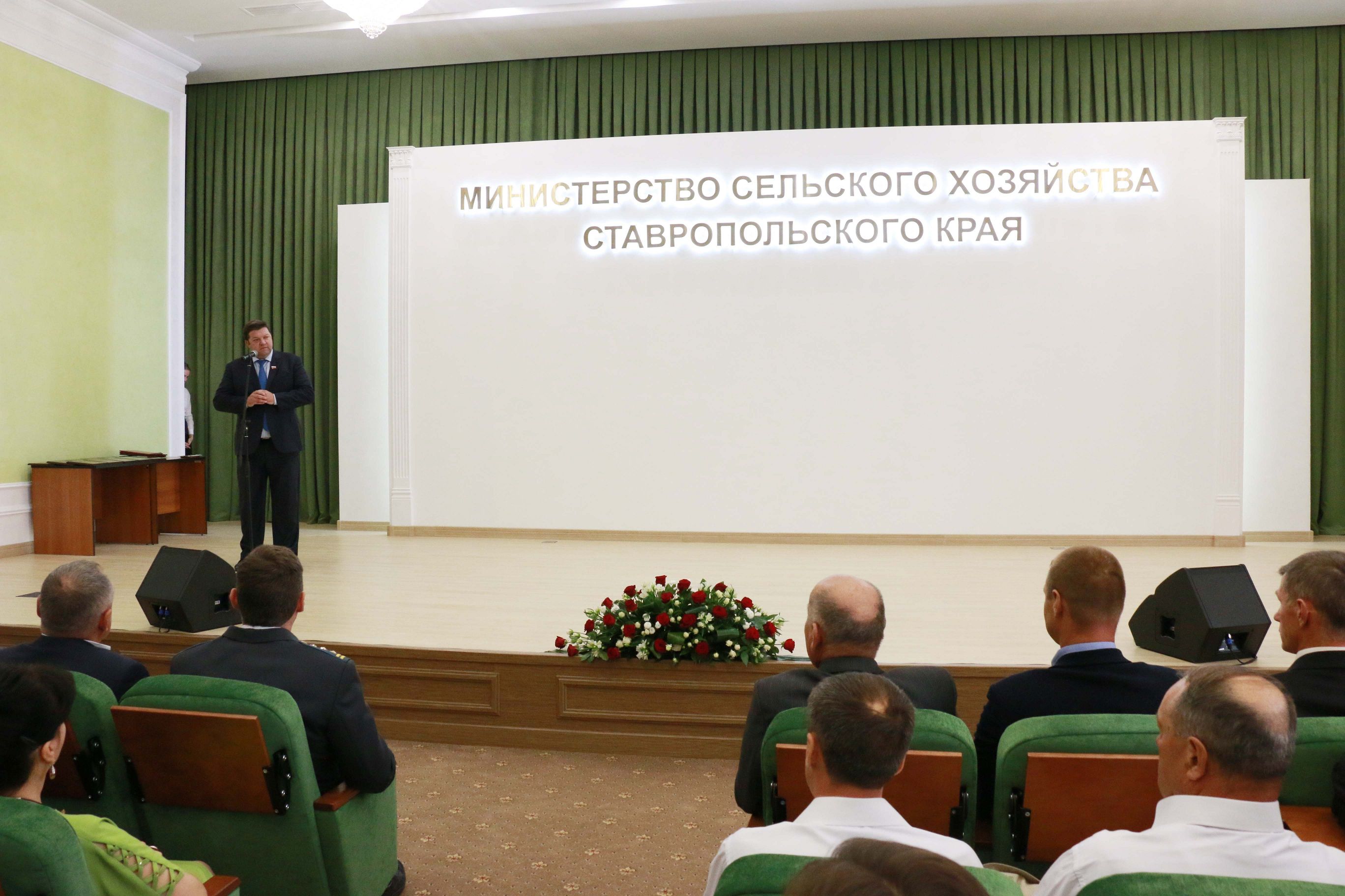 Труженики агропромышленного комплекса принимают поздравления