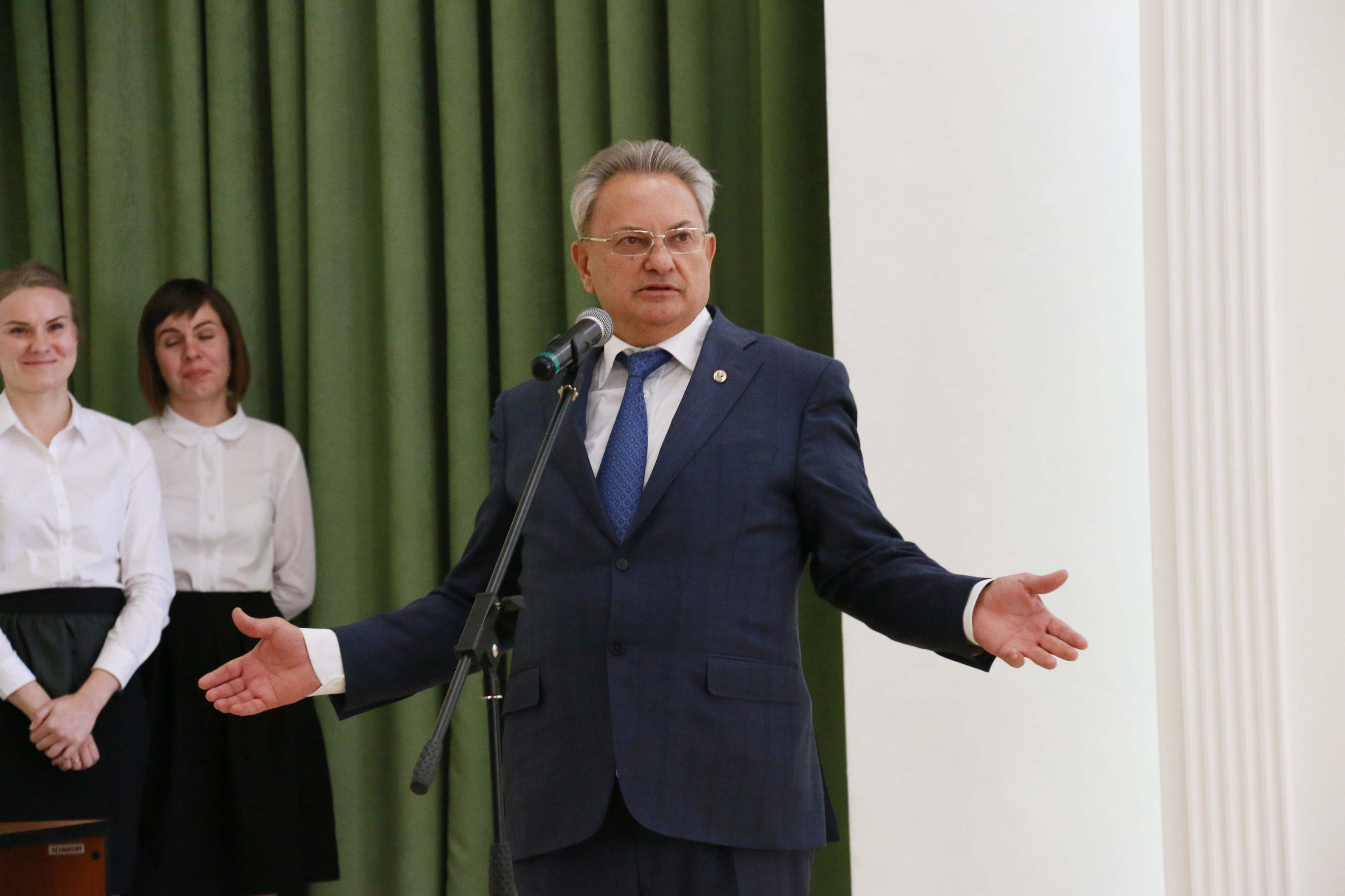 Труженики агропромышленного комплекса принимают поздравления