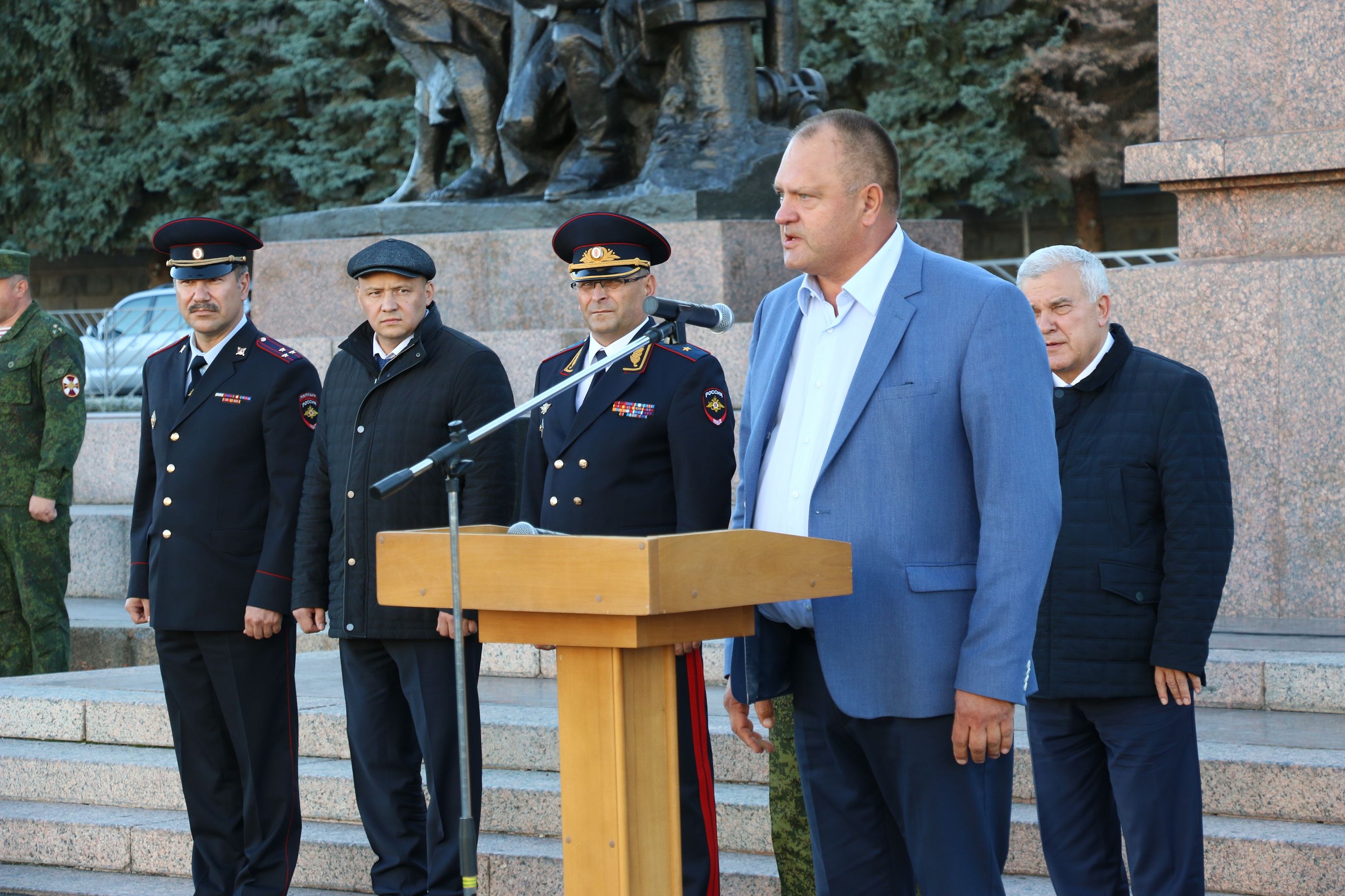 С первой годовщиной!