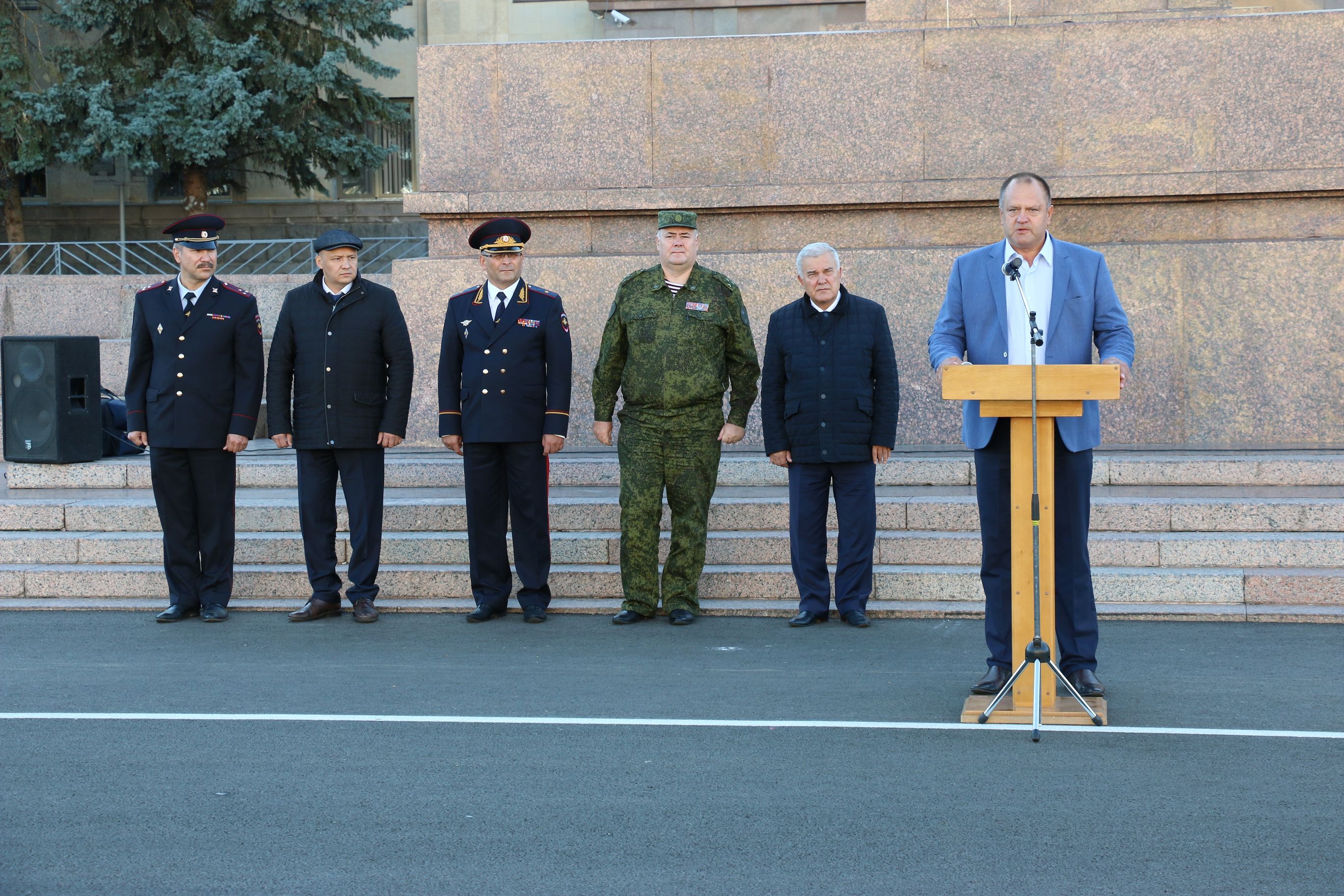 С первой годовщиной!