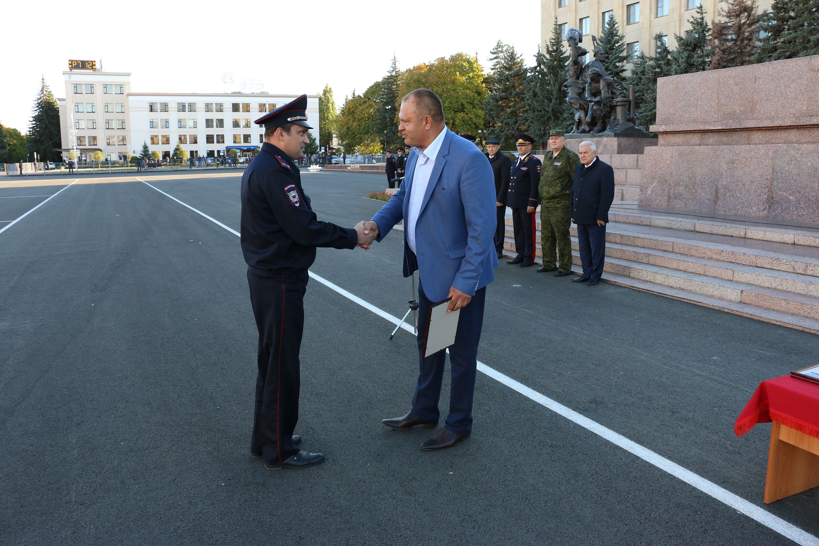 С первой годовщиной!