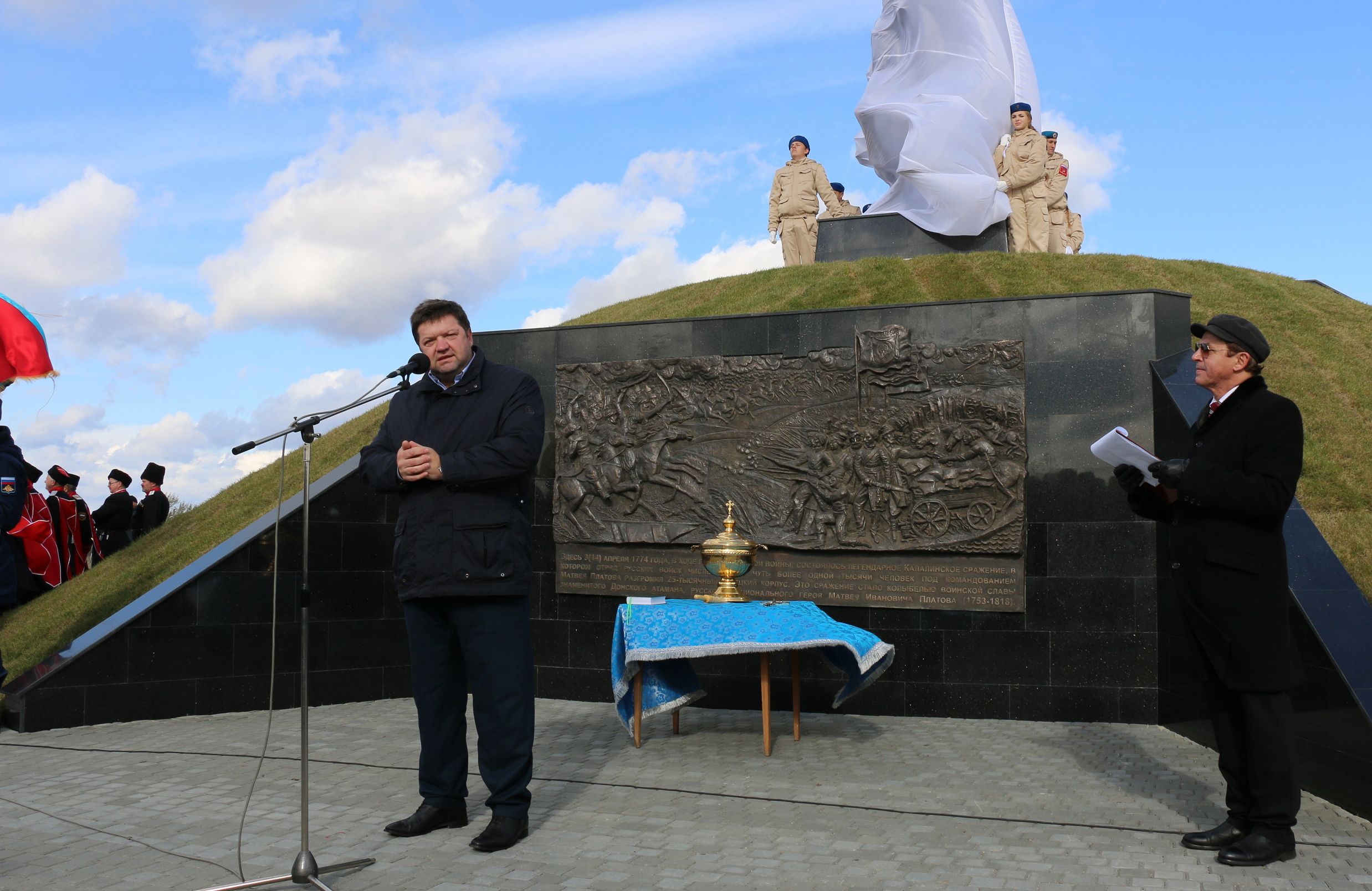 Монумент российской славы!