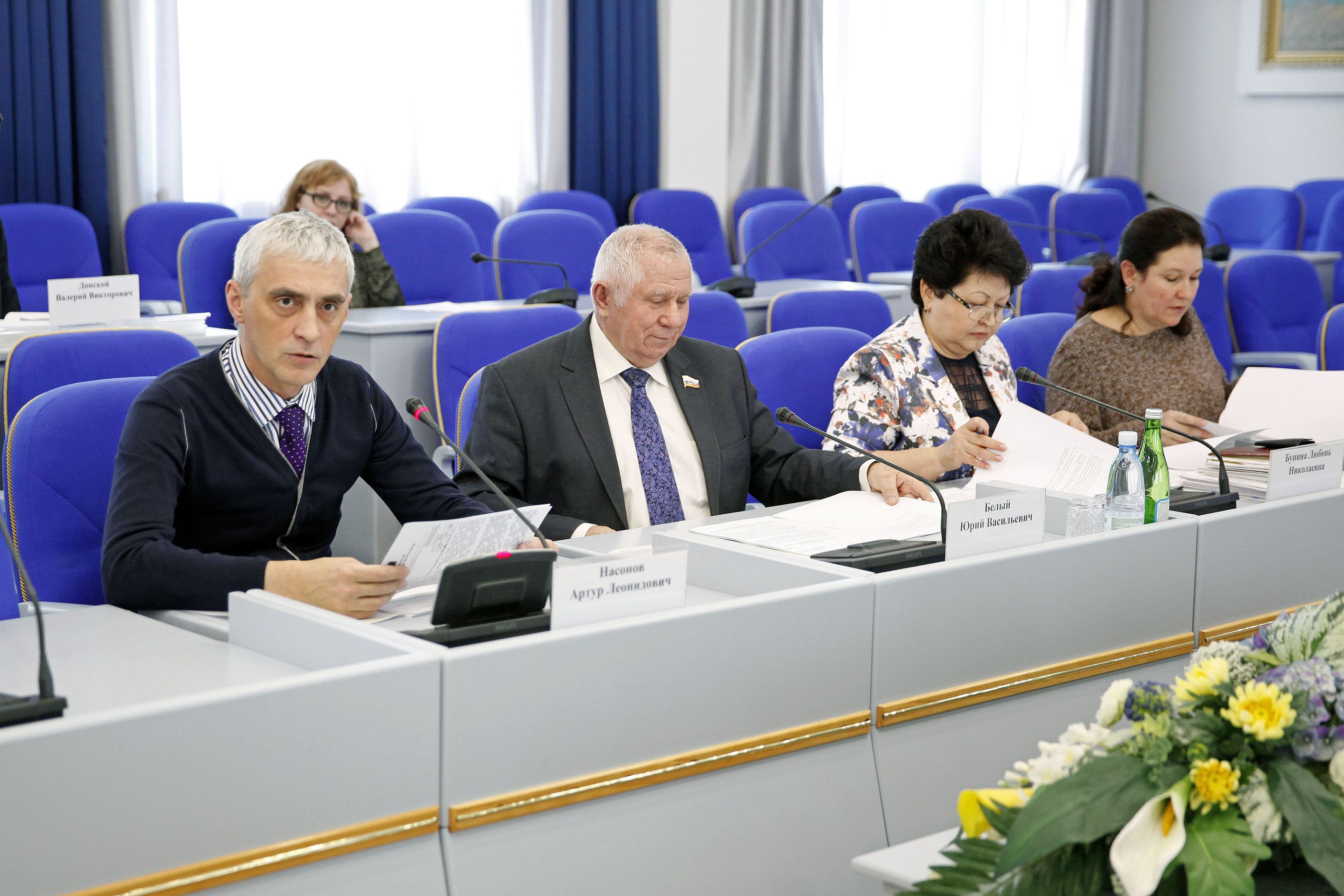 Депутаты обсудили поправки в законодательство, регулирующие сферу продажи алкоголя и безалкогольных тонизирующих напитков