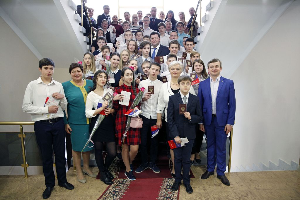 Юные жители Ставрополя получили паспорта