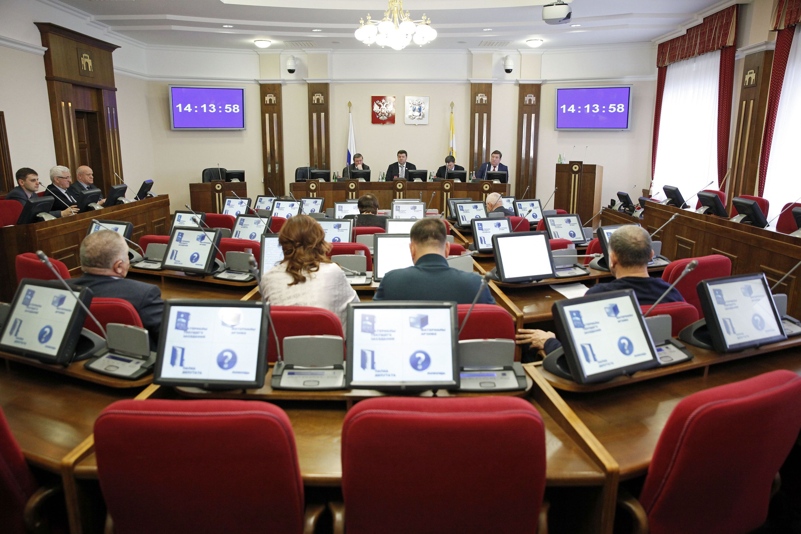 До первого заседания Думы в наступившем году – ровно неделя