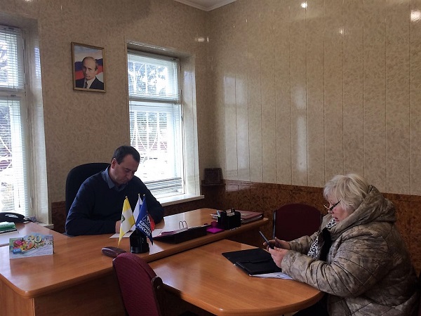 В общении с людьми