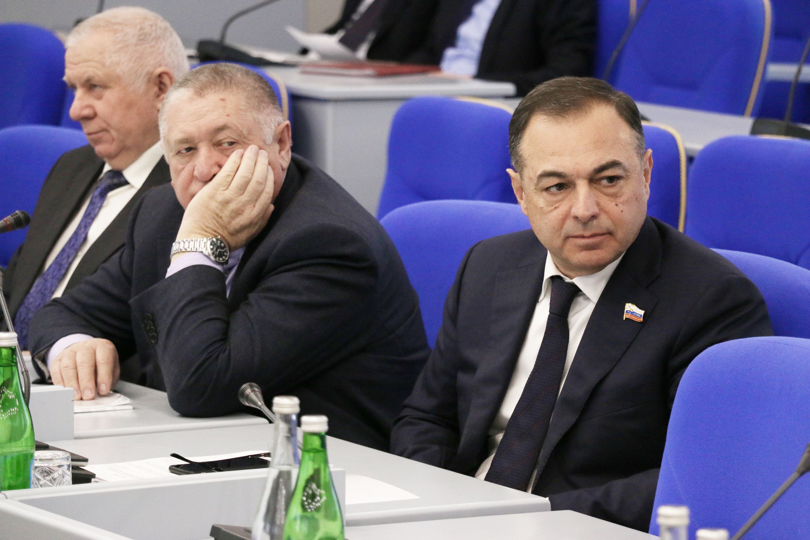 Депутаты-единороссы поддержали бюджетные корректировки