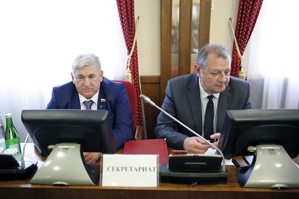 Индексации социальных выплат, помощь молодым семьям и другие важные решения