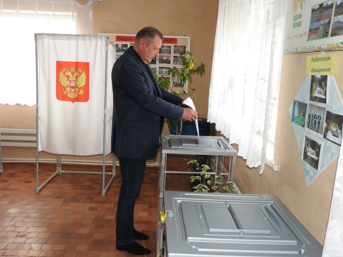 Депутаты Думы Ставропольского края проголосовали на выборах Президента России 18 марта