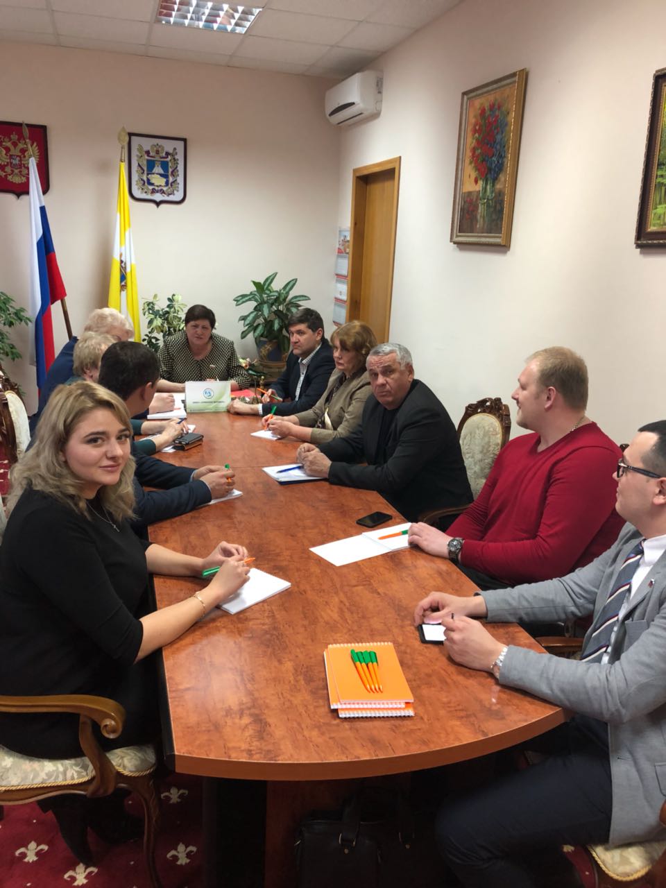 Депутат Думы Ставропольского края Валентина Муравьева провела совещание с общественными помощниками