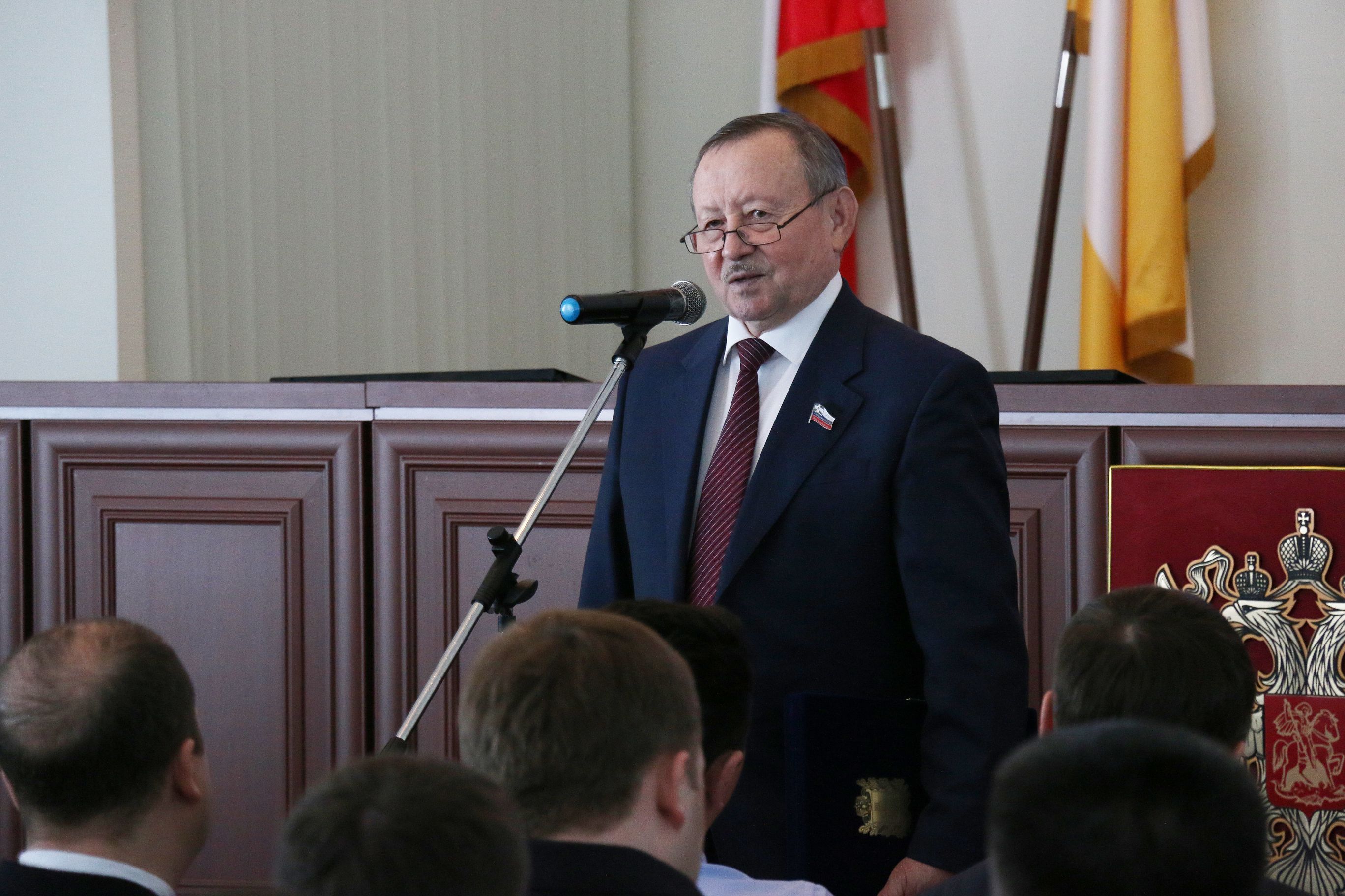 Сотрудники органов предварительного следствия принимают поздравления
