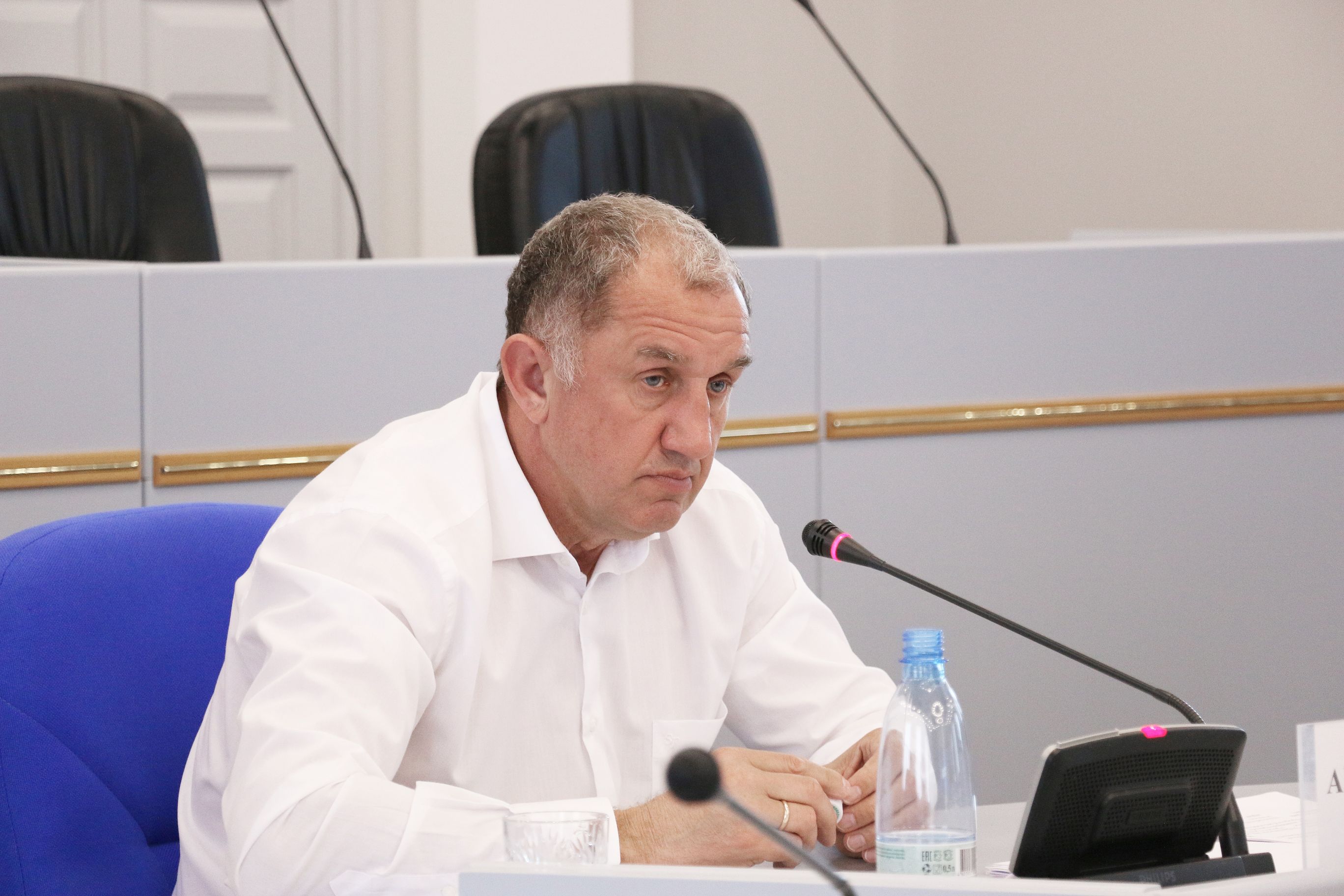 Долгострой требует решений