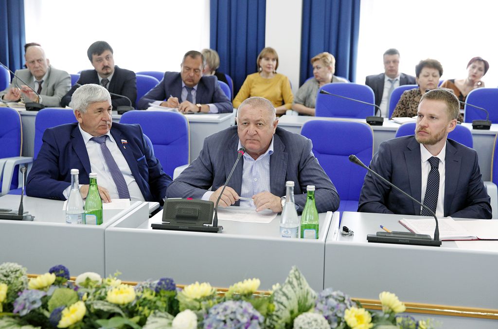 Идёт подготовка вопросов очередного заседания Думы