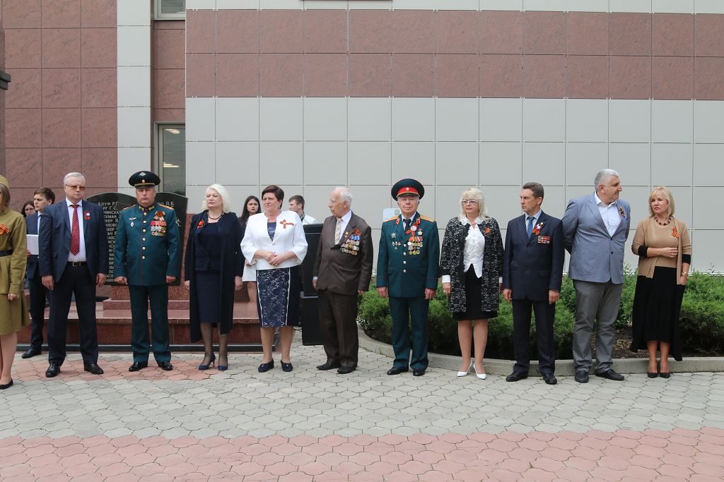 Навстречу празднику