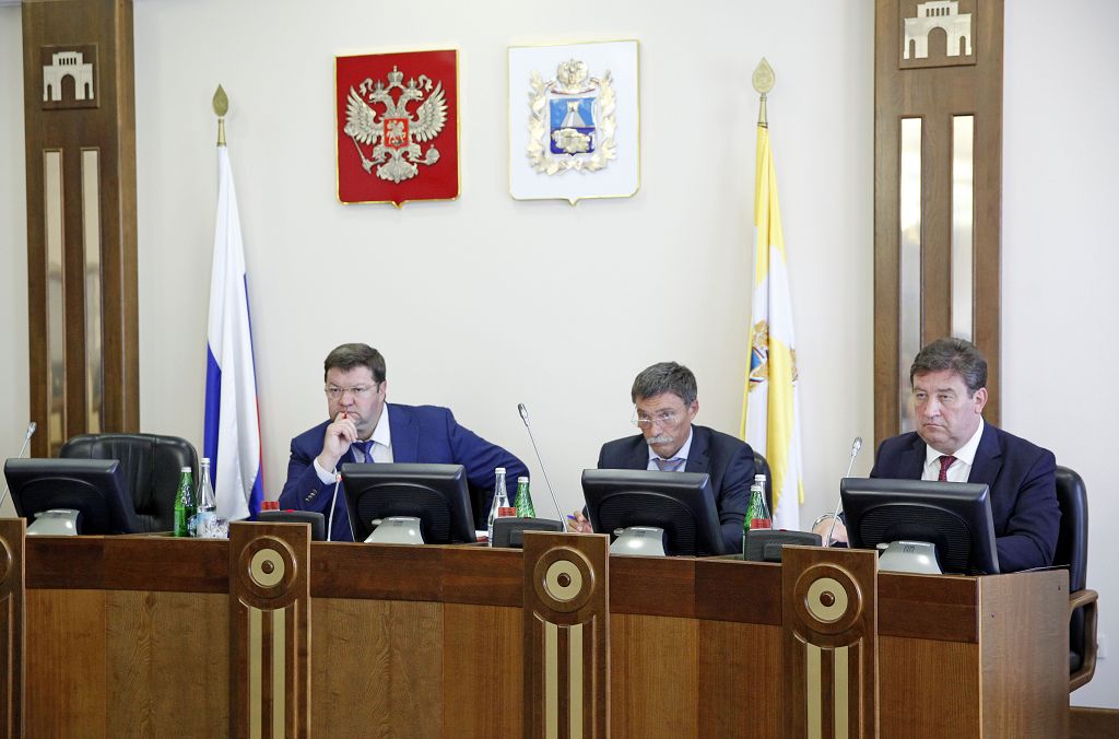 За неделю до очередного заседания