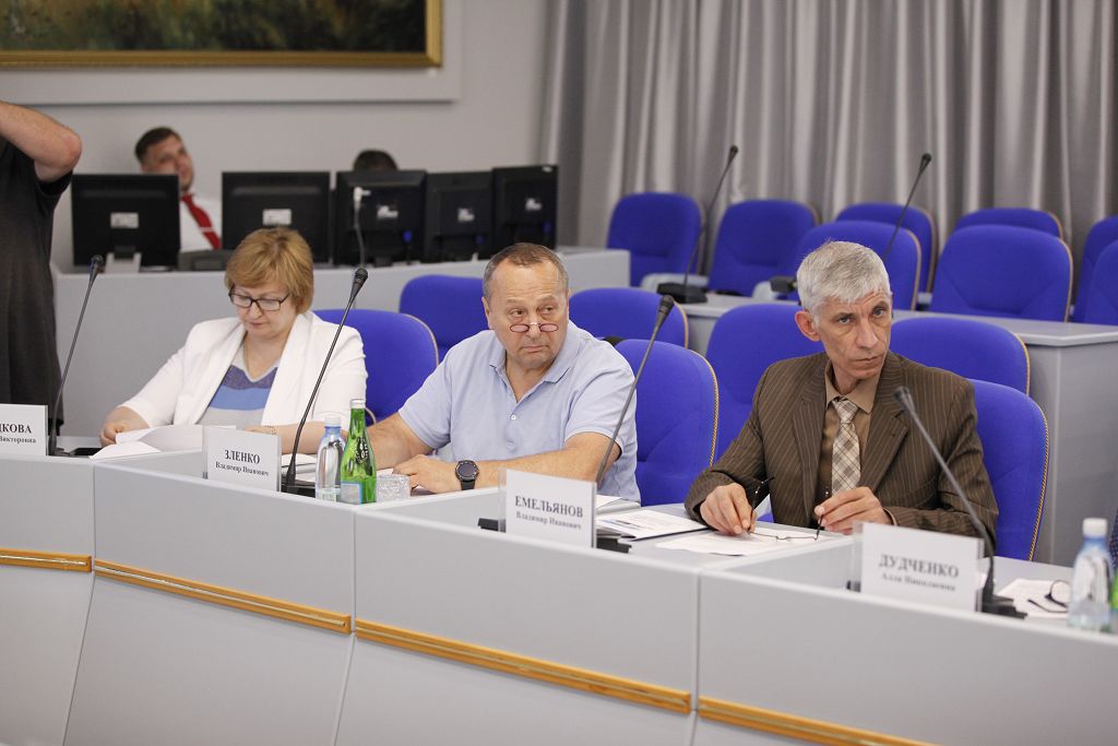 Проблемы развития малого бизнеса и потребкооперации обсудили с непарламентскими партиями