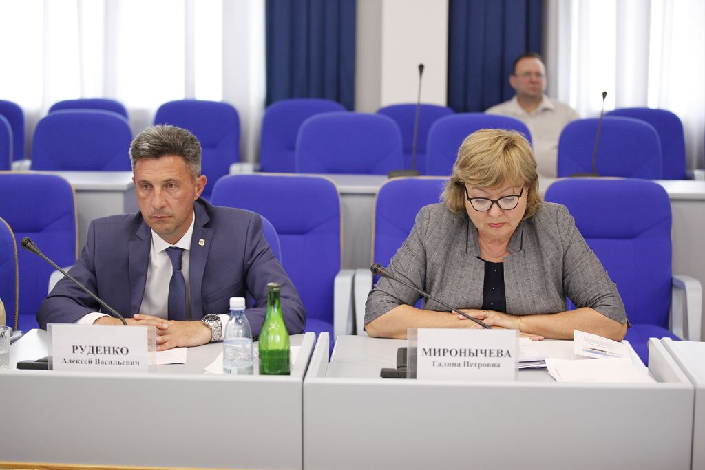 Проблемы развития малого бизнеса и потребкооперации обсудили с непарламентскими партиями