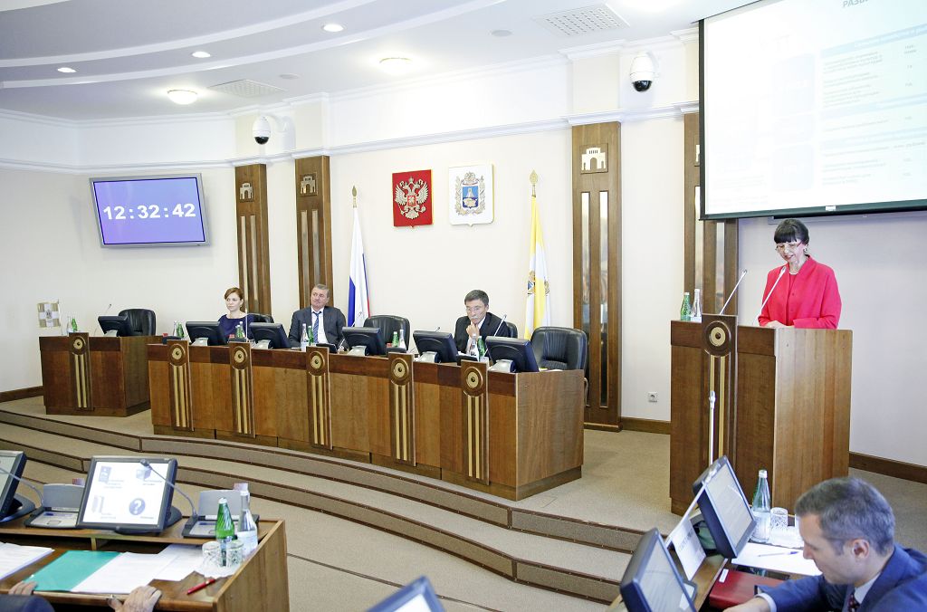 Парламентарии одобрили отчёт губернатора региона