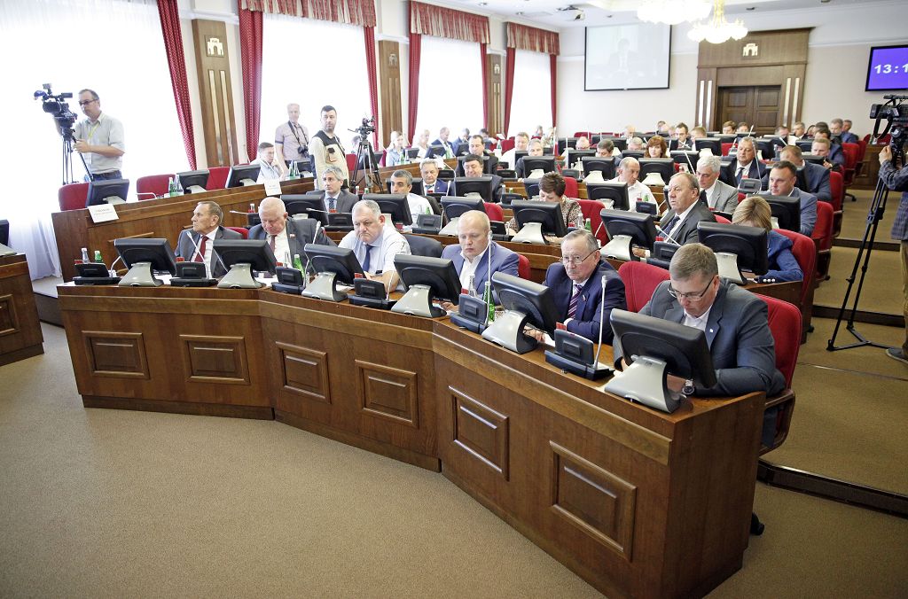 Парламентарии одобрили отчёт губернатора региона