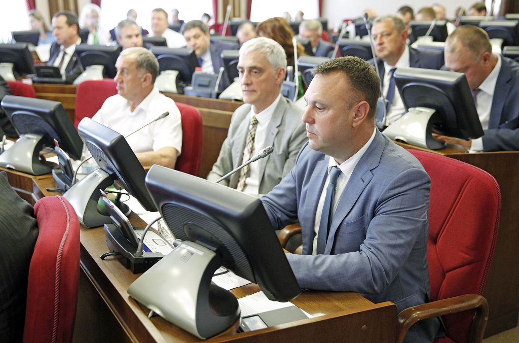 Парламентарии одобрили отчёт губернатора региона
