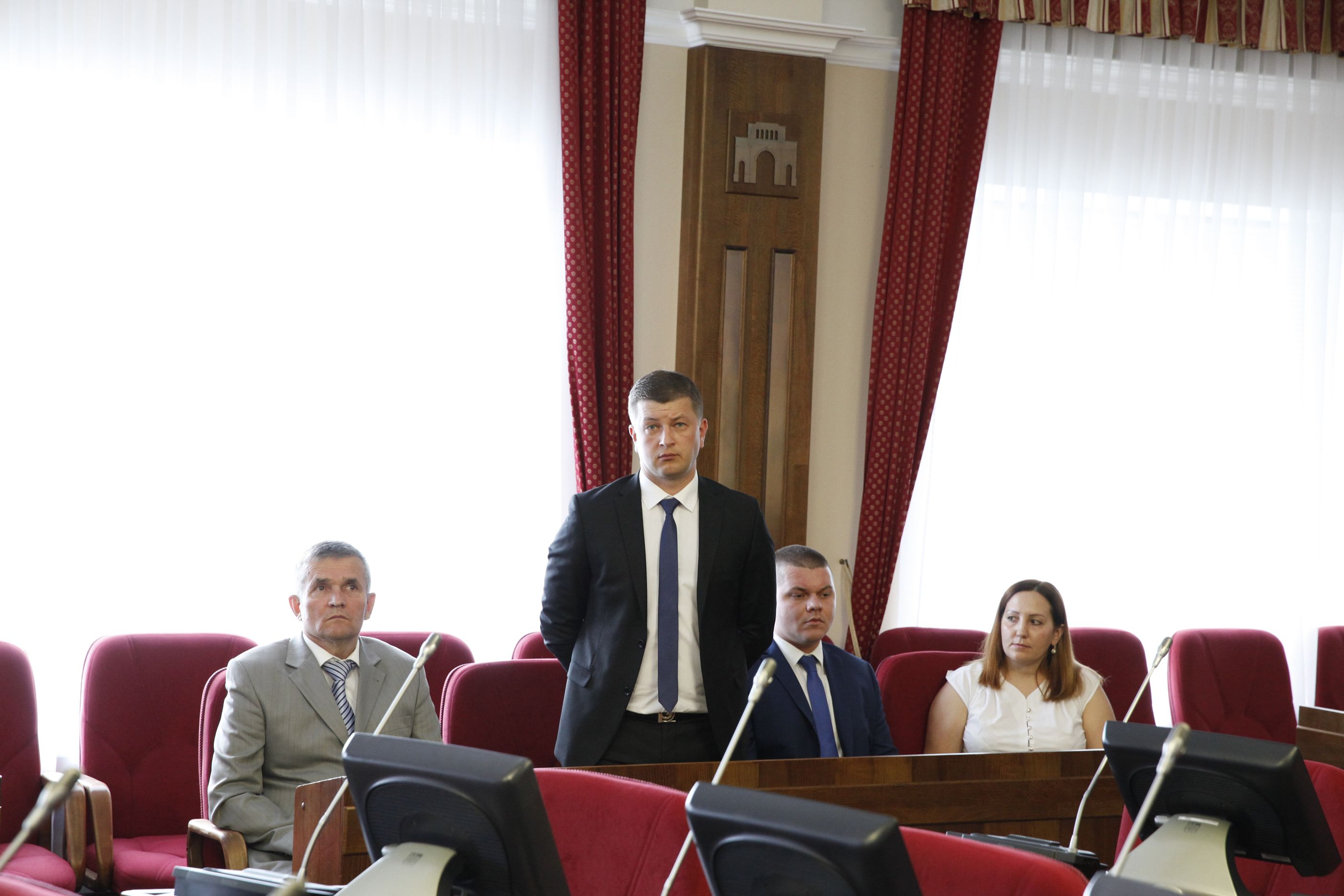 Перераспределить служебную нагрузку мировых судей