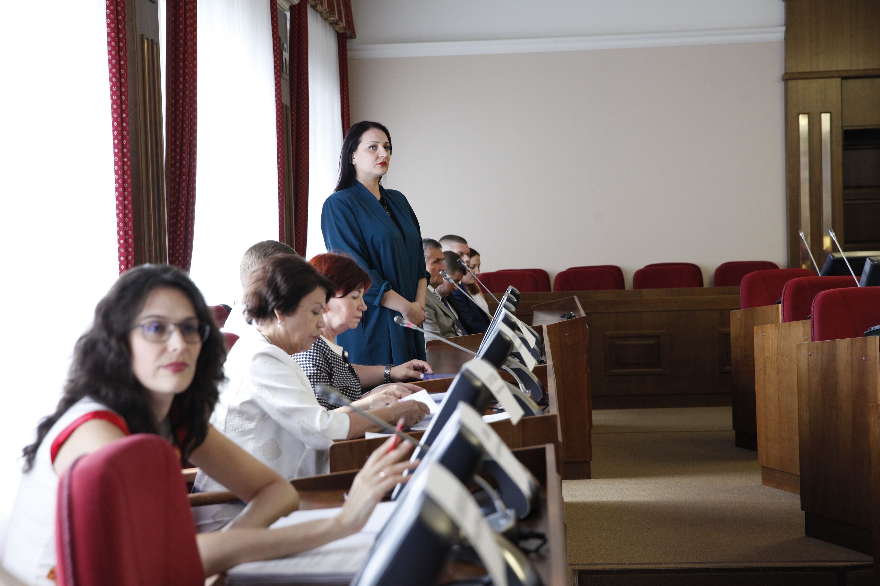 Перераспределить служебную нагрузку мировых судей