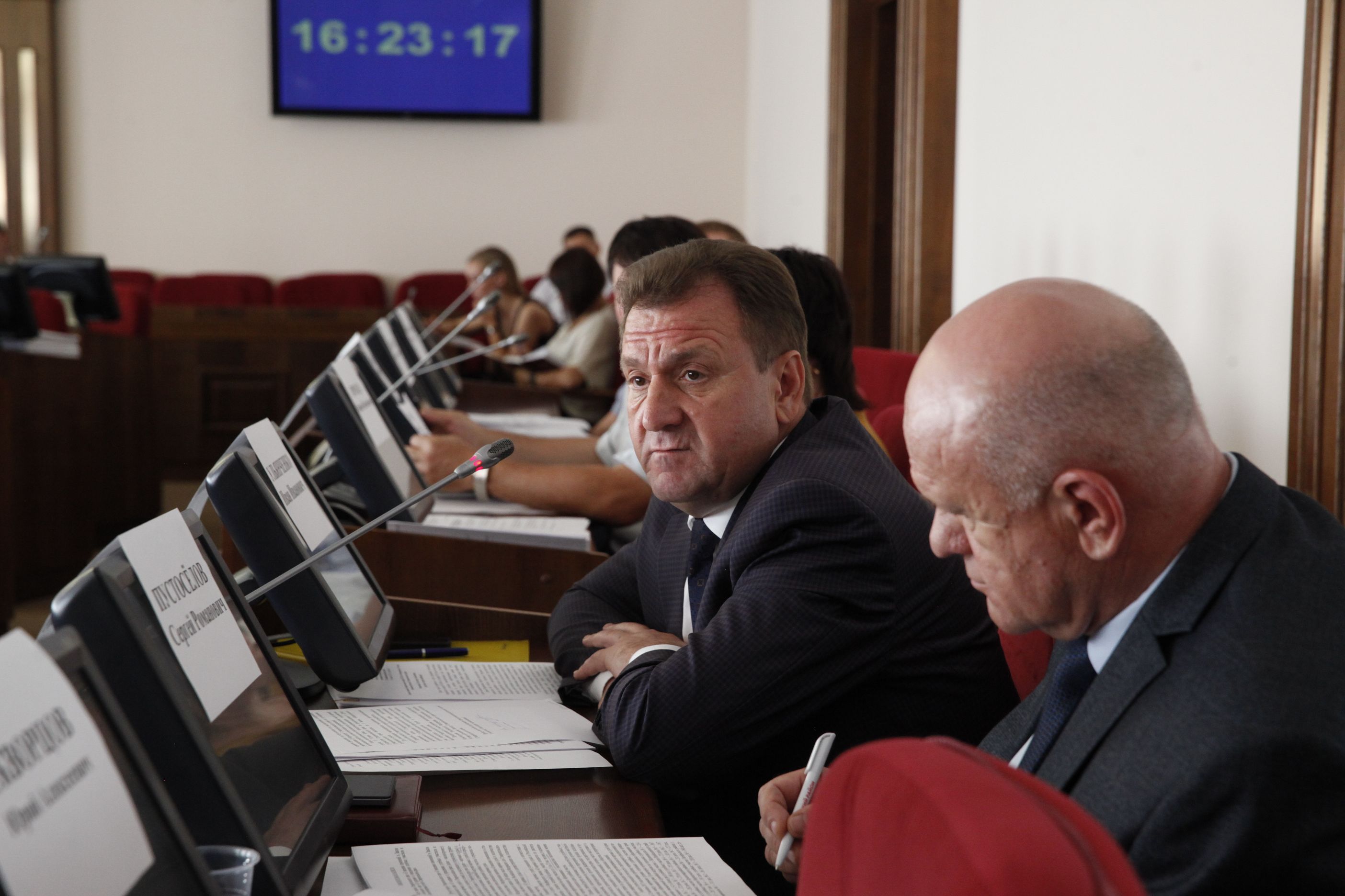 Перераспределить служебную нагрузку мировых судей