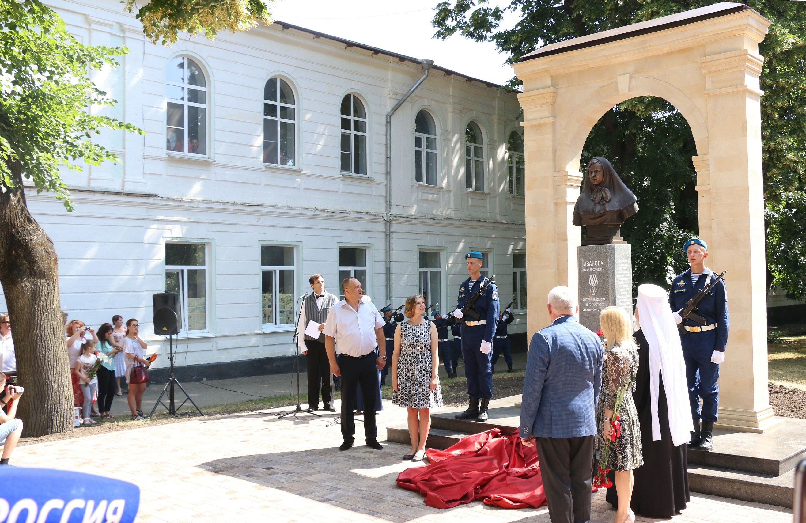 В Ставрополе открыли памятник Римме Ивановой