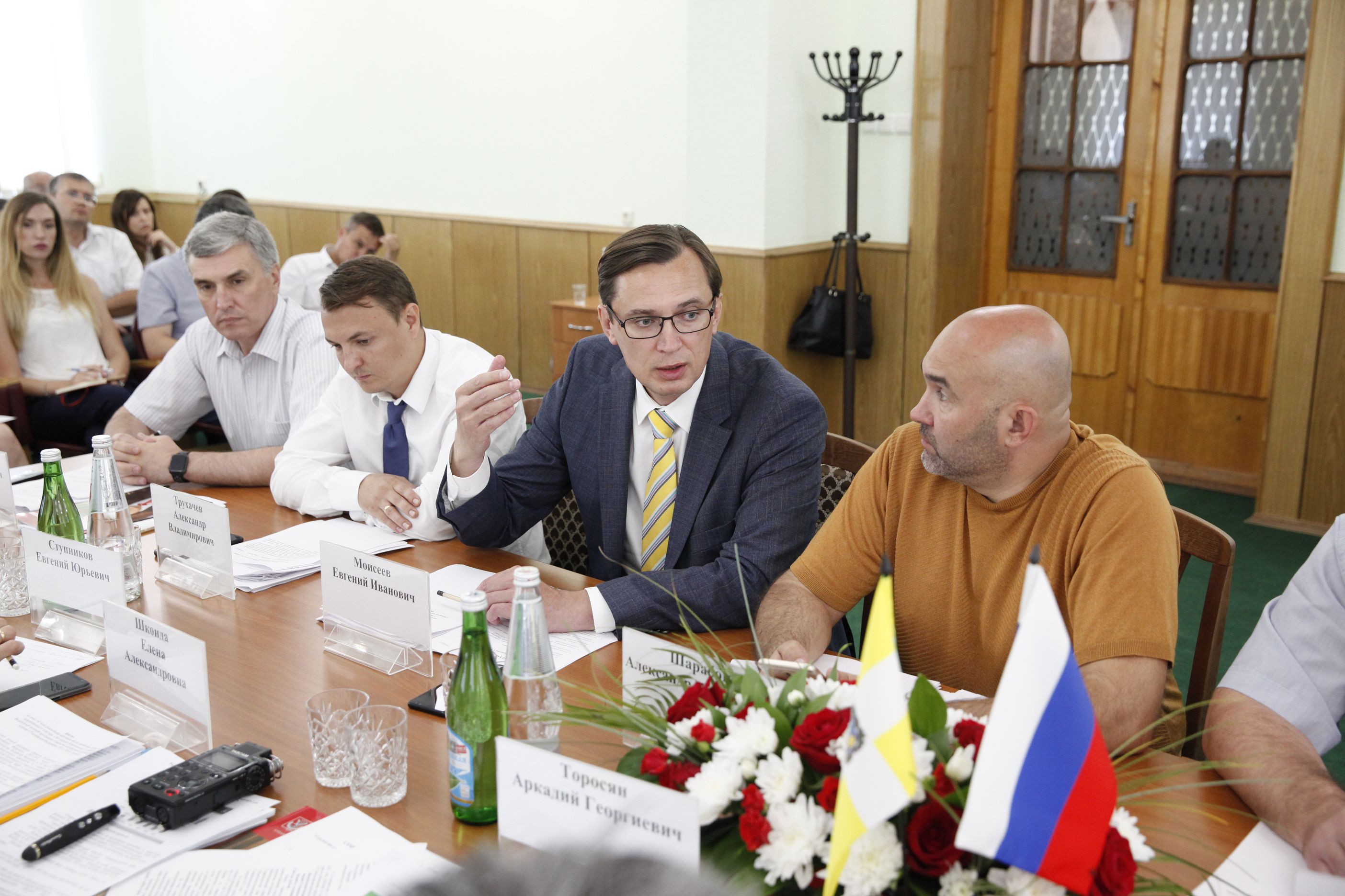 Перспективы развития курортов и туризма на Ставрополье обсудили депутаты
