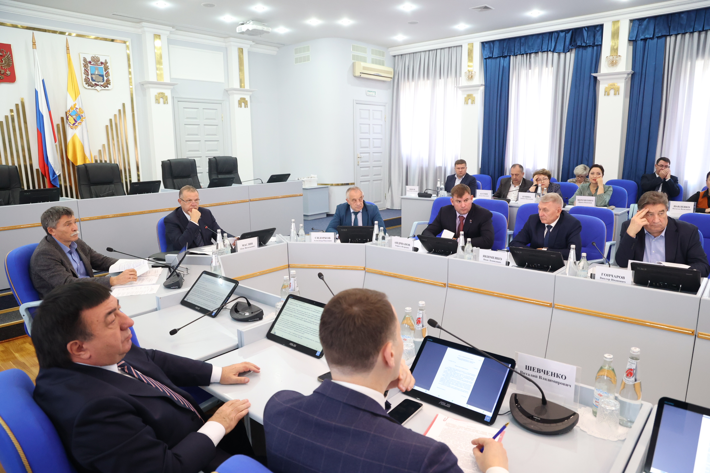Комитет по промышленности, строительству и ЖКХ рекомендовал Думе принять изменения в краевые законы о капремонте, информационных системах и перевозках