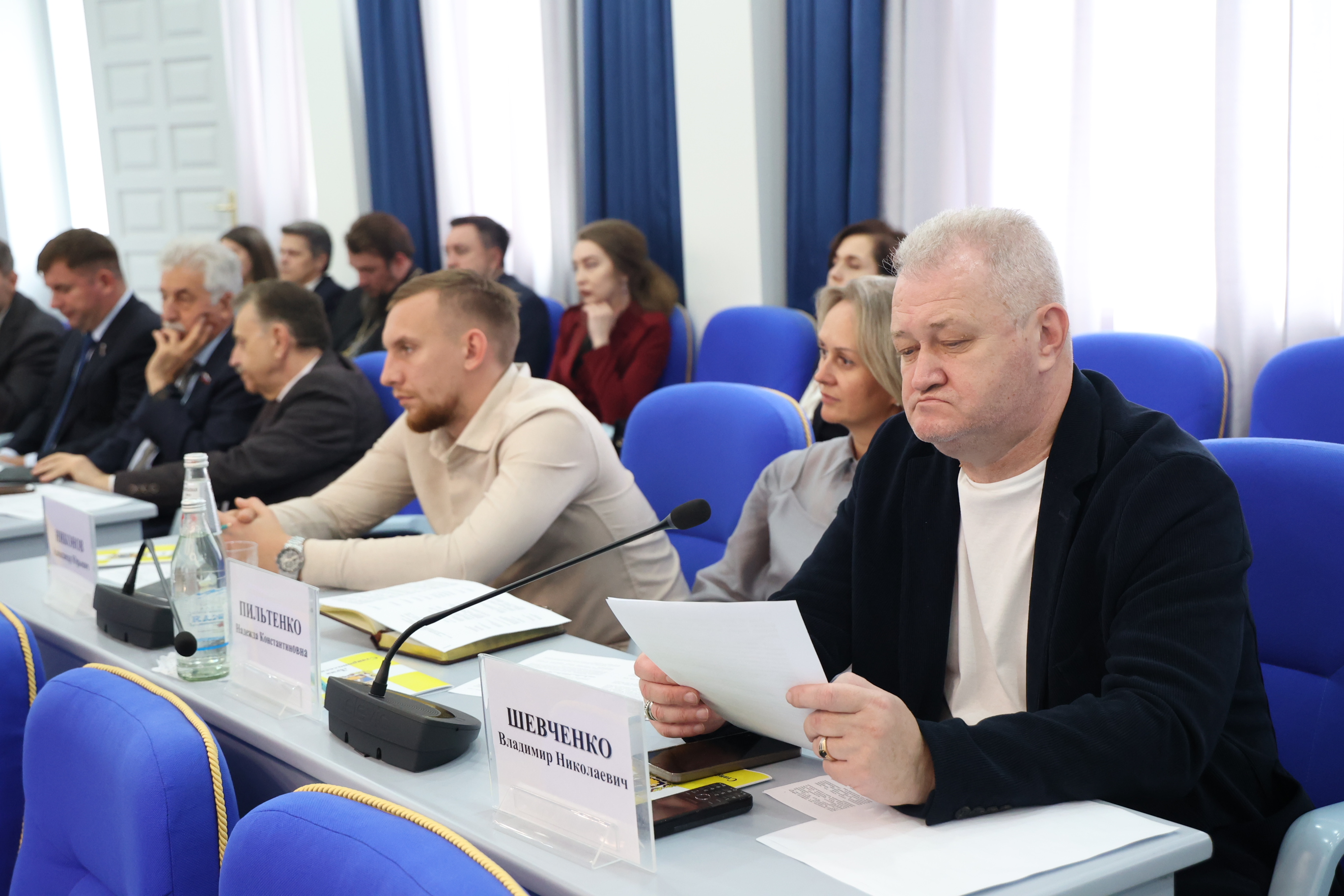 Традиционная семья как национальный приоритет: в краевой Думе прошла сессия Ставропольского форума ВРНС